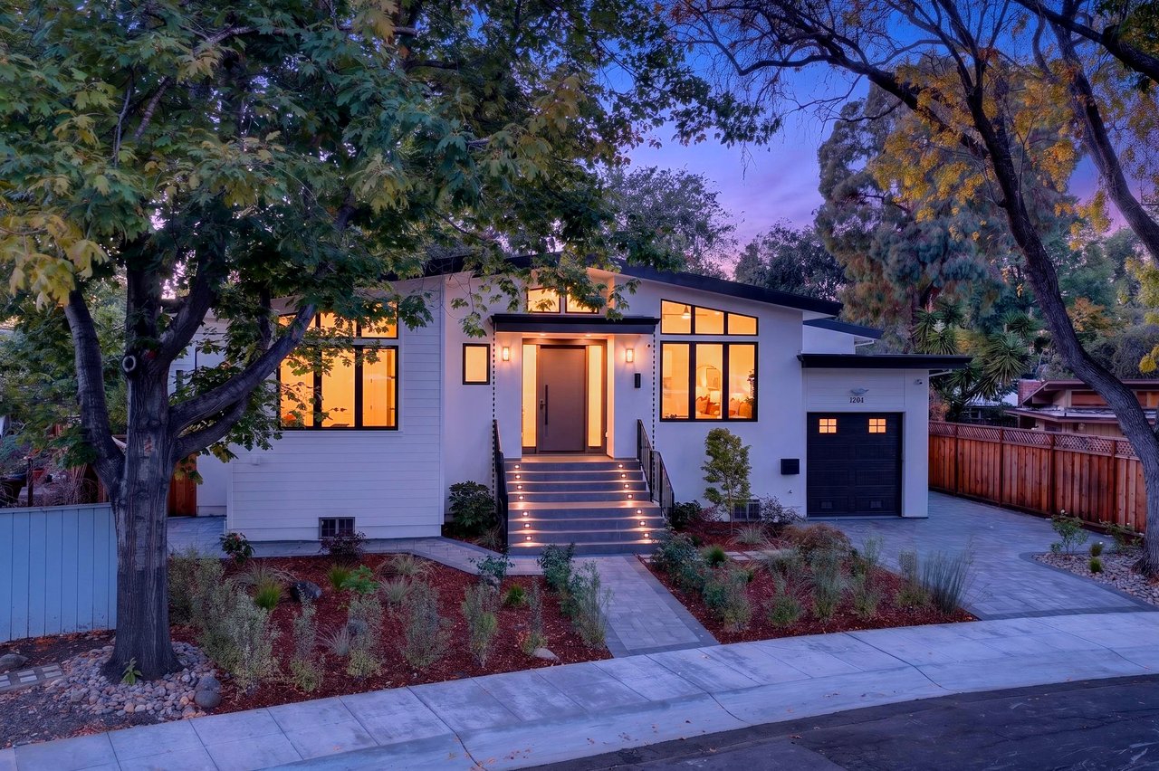 1084 Moffett Circle, Palo Alto, California 94303