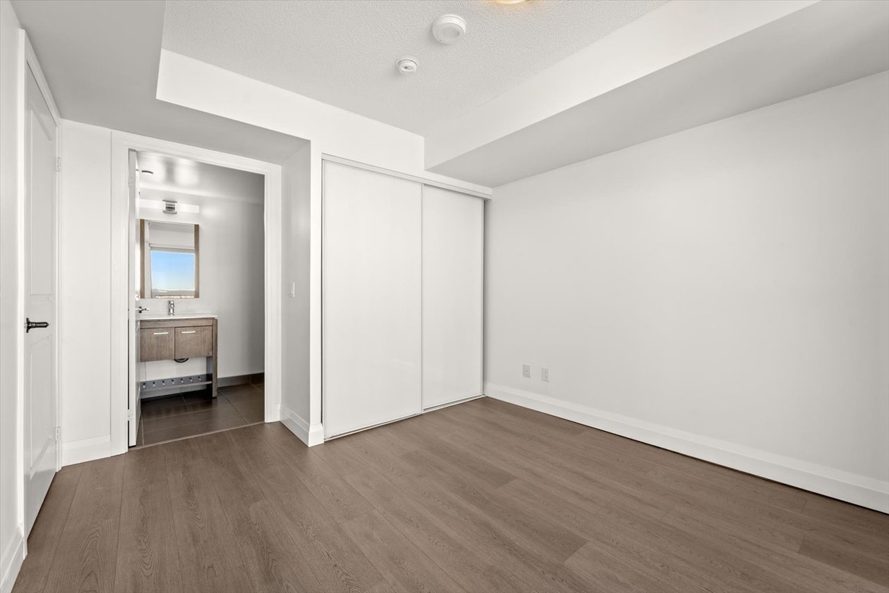 30 Meadowglen Pl 1106