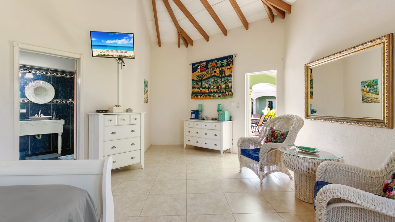 Octagon Villa West End