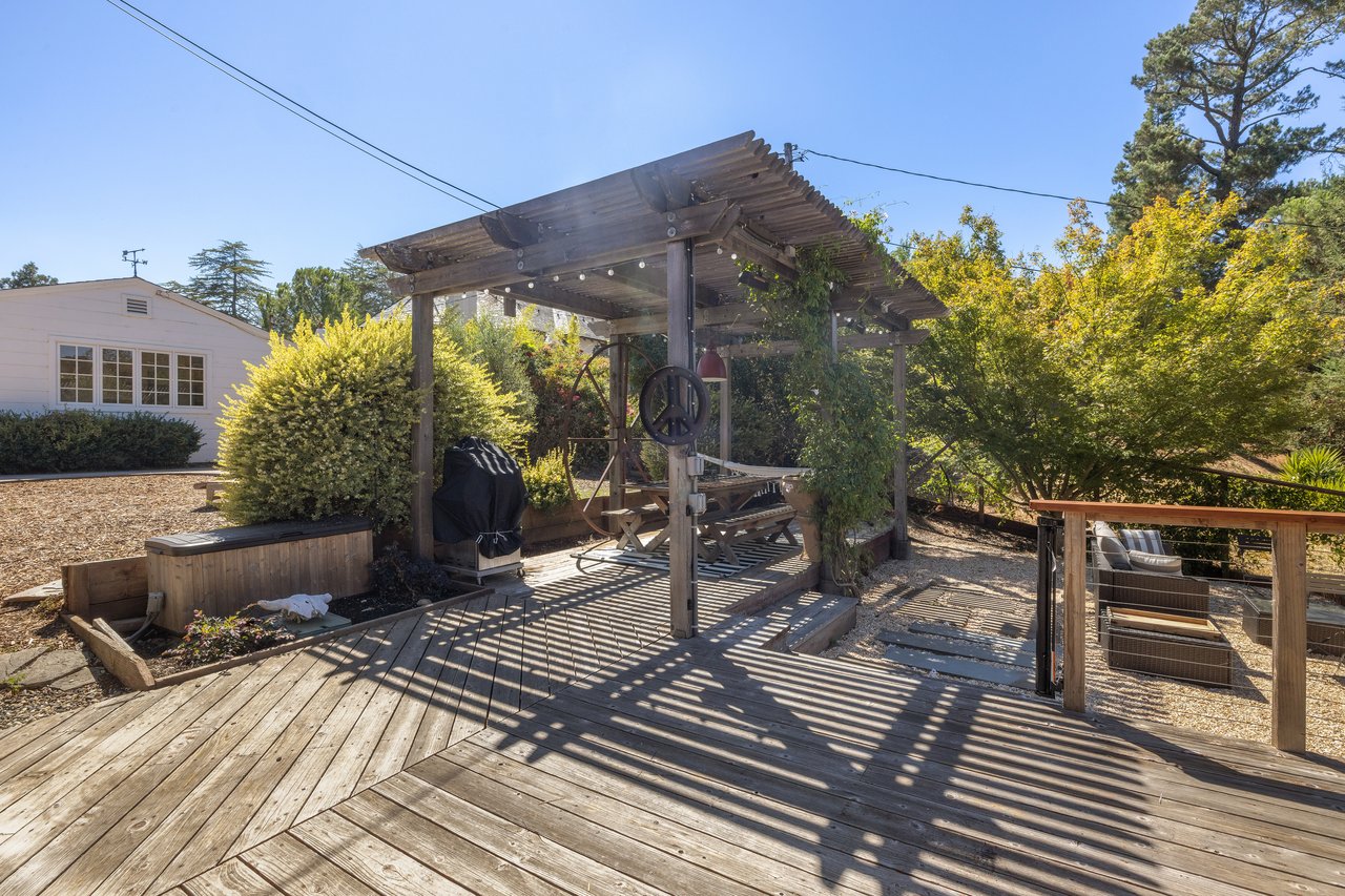 139 Deer Hollow Rd