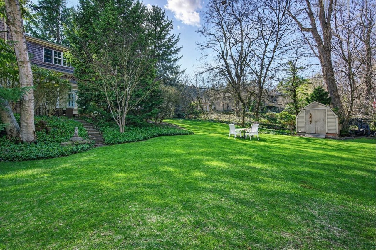  Aldershot Lakeside Elegance
