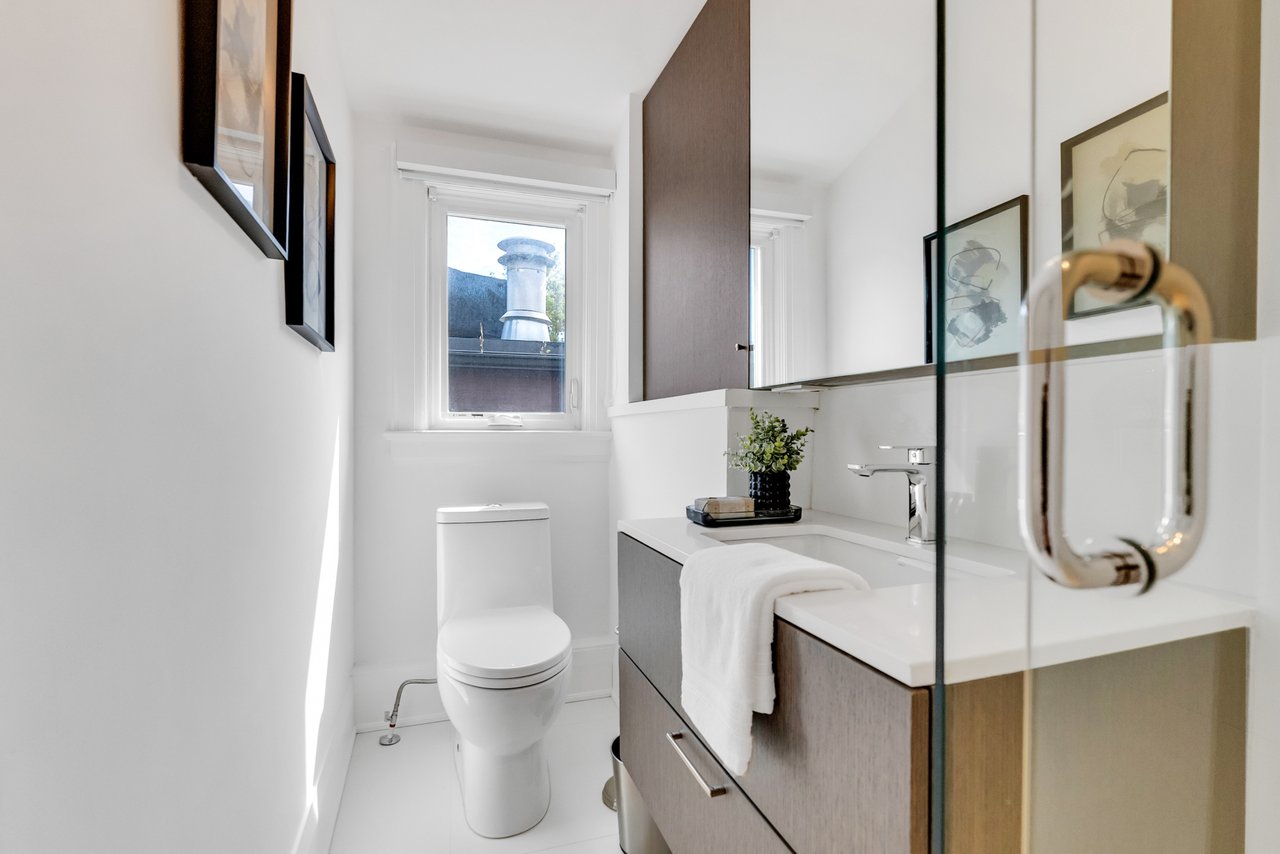 Gorgeous Upgraded Residence