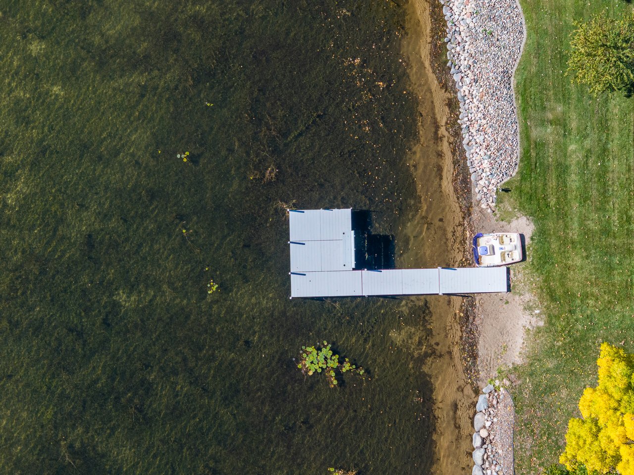 Charming, Southfacing Cabin with Sandy Beach on the Whitefish Chain