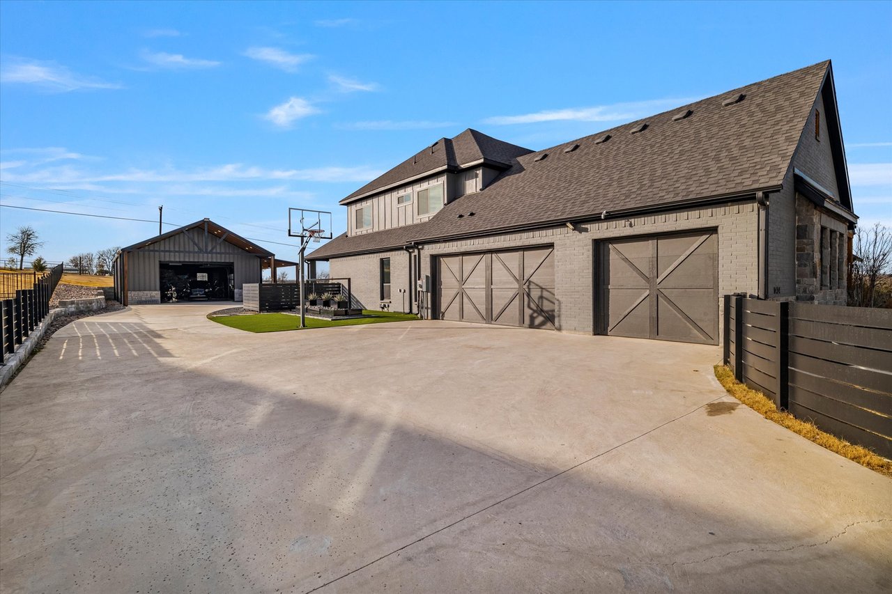 Modern Luxury at 1414 Tucker