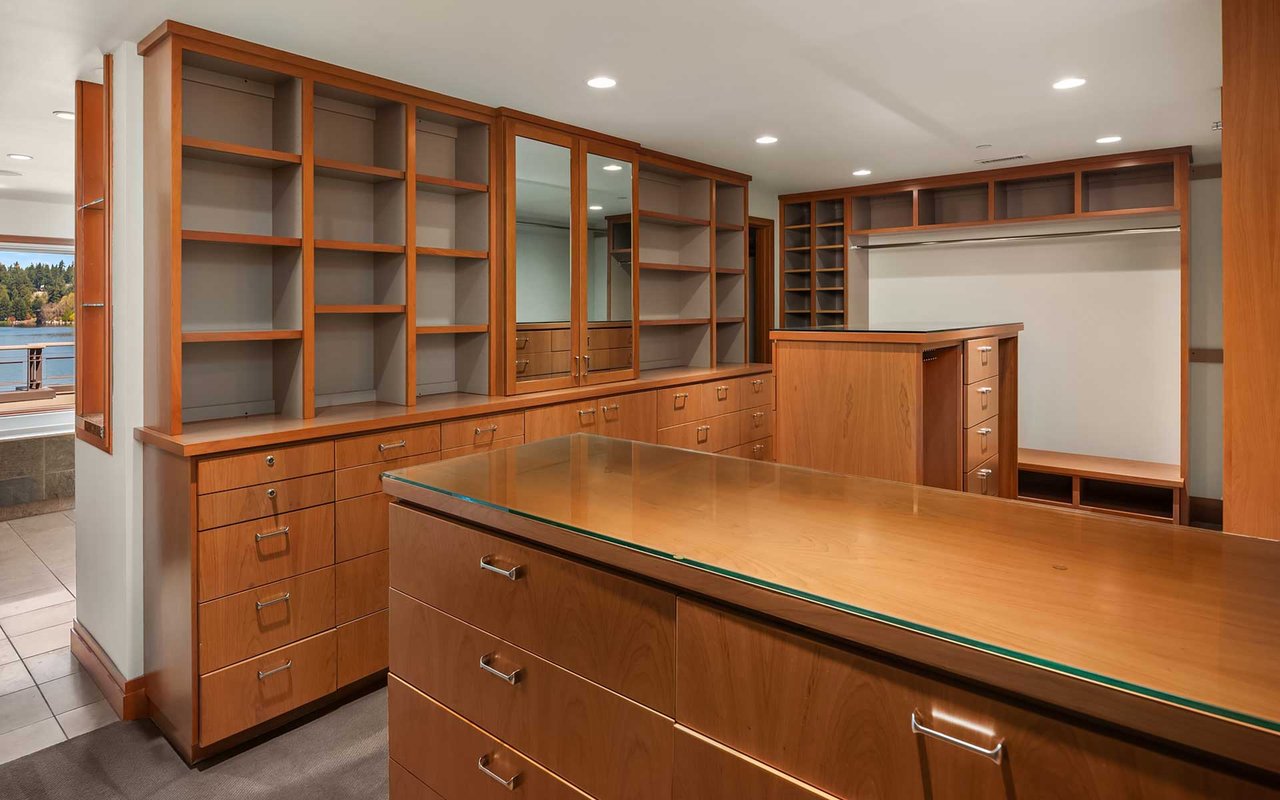 Northwest Contemporary Style on Mercer Island’s Cherished North End