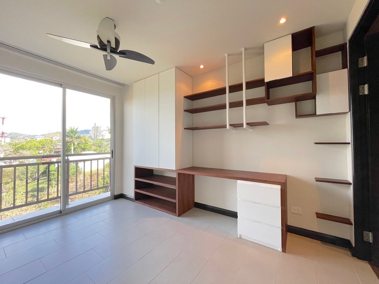 Contemporary High Ceiling Condo, Escazu, San Jose