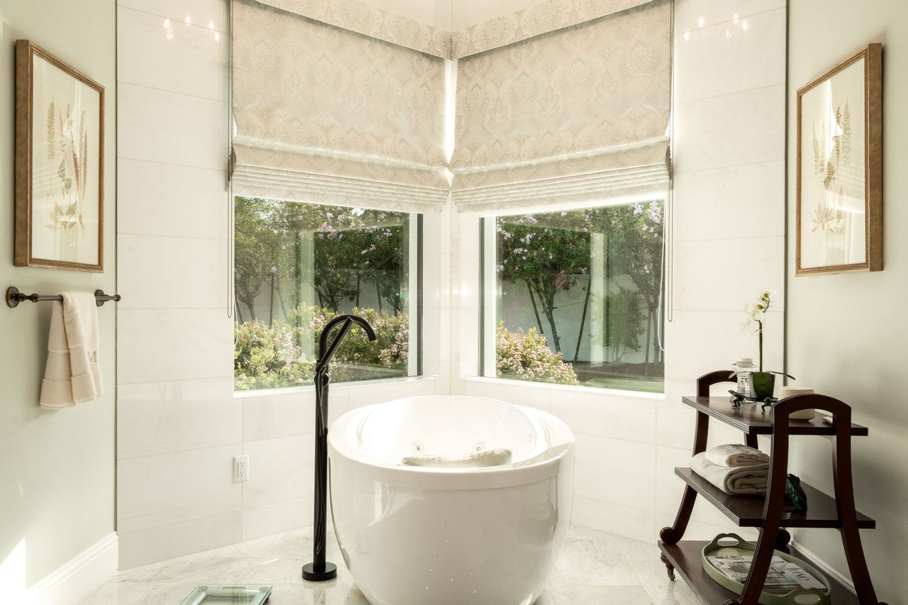 7115 E FOOTHILL Drive