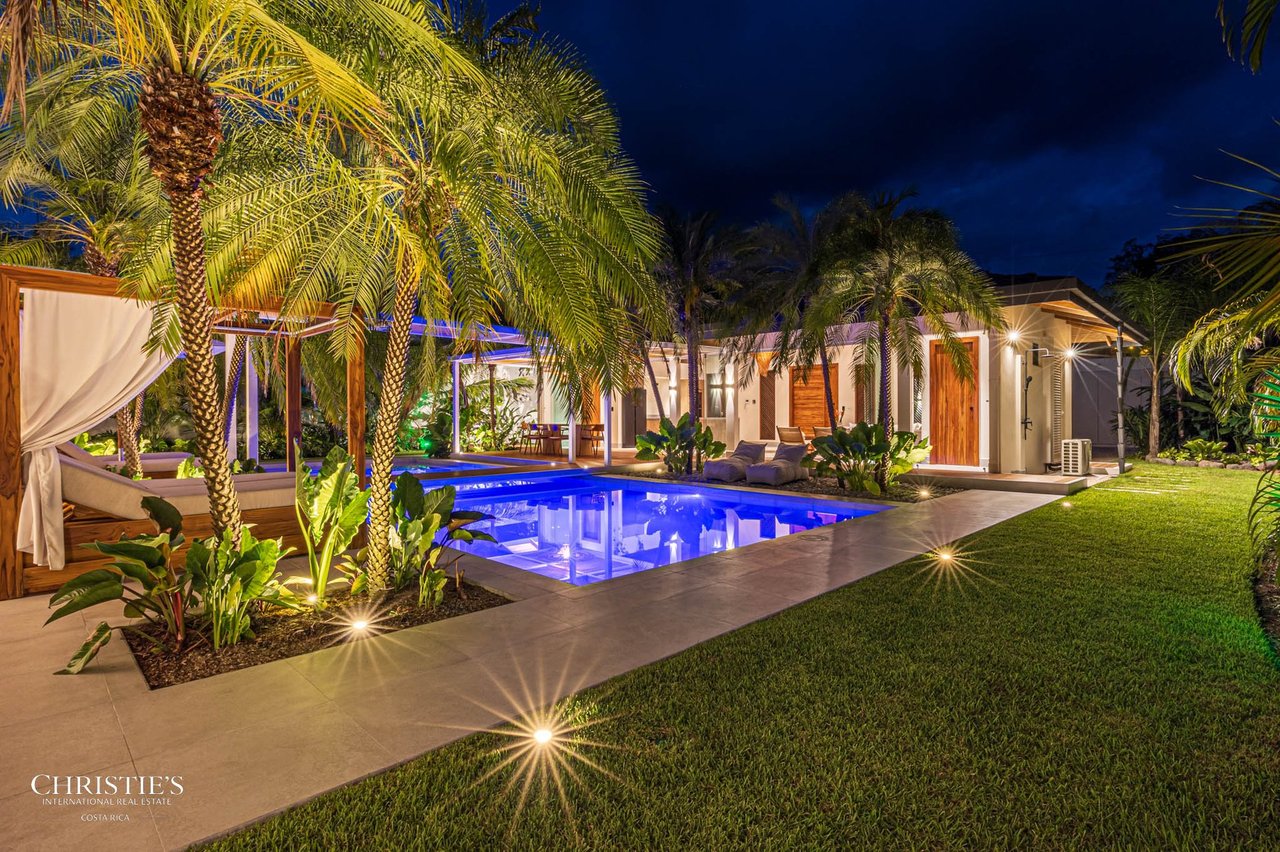 Casa Ohana – Comtemporary Luxury Villa, Steps from the Beach