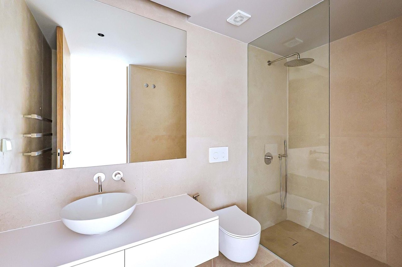 Stylish 2-Bedroom Apartment in the Heart of Lisbon with Exceptional Amenities