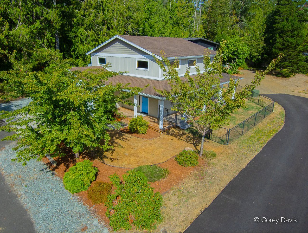 Sold Bayside Gardens home at 11140 Evergreen Way in Nehalem Oregon represented by Meadow Davis of Home + Sea Realty