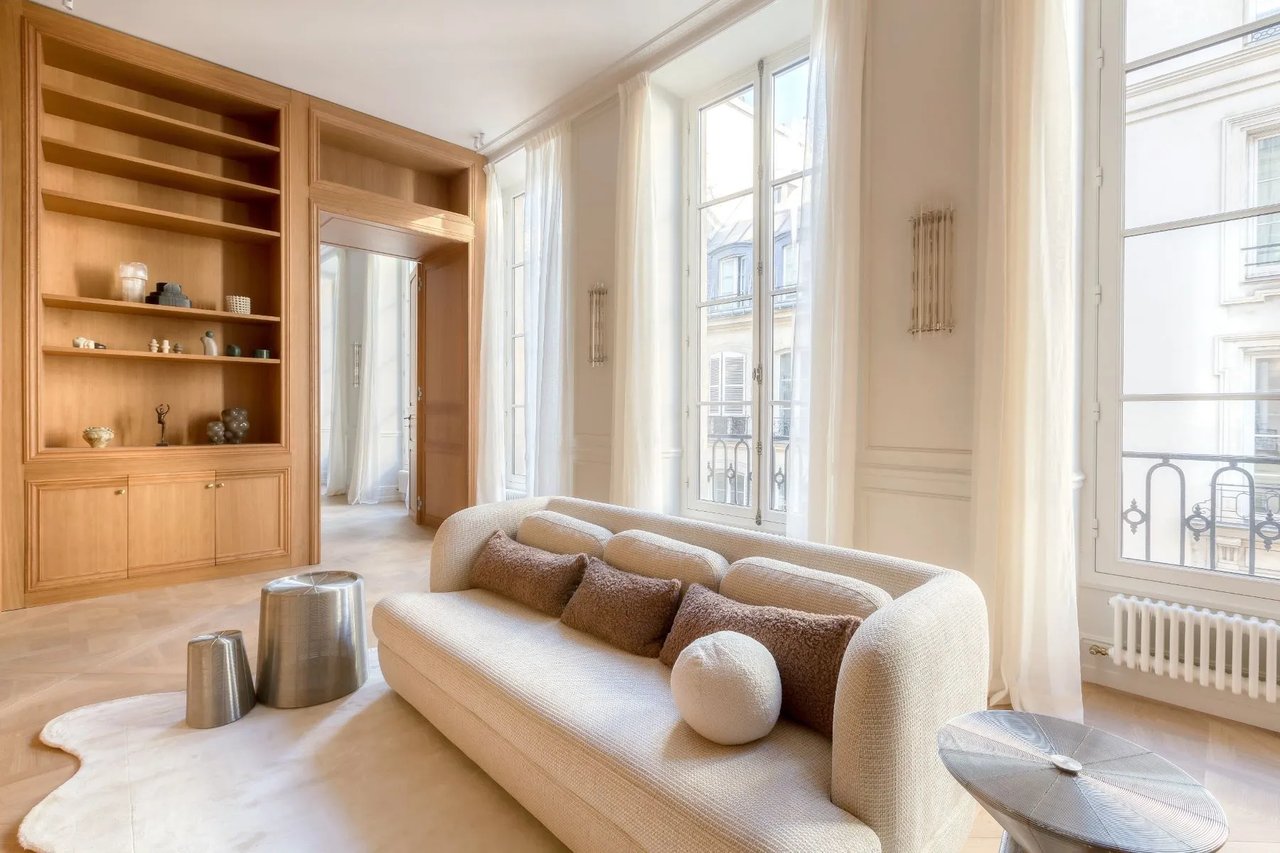 Paris VI - rue de TOURNON - Superb renovated apartment with exceptional volumes.