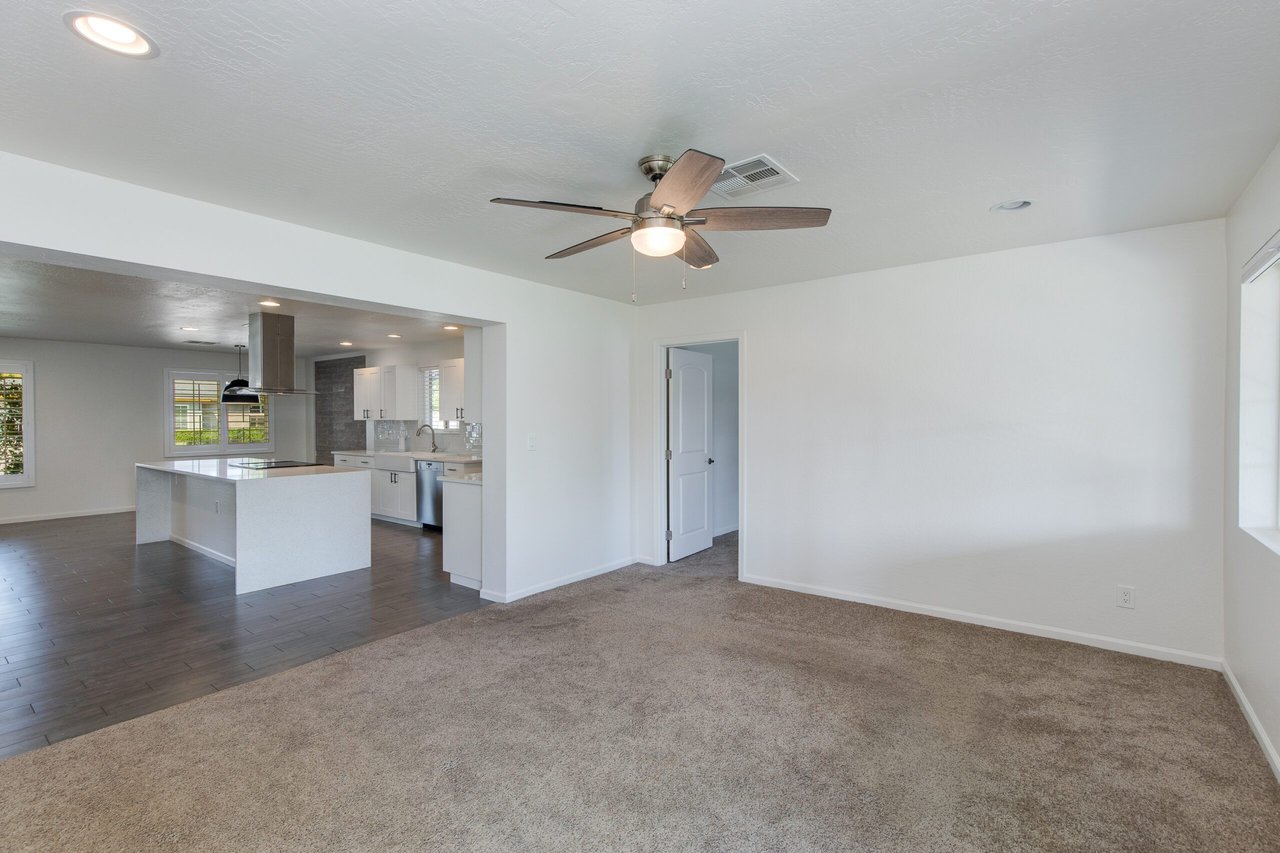 821 E Cavalier Dr.