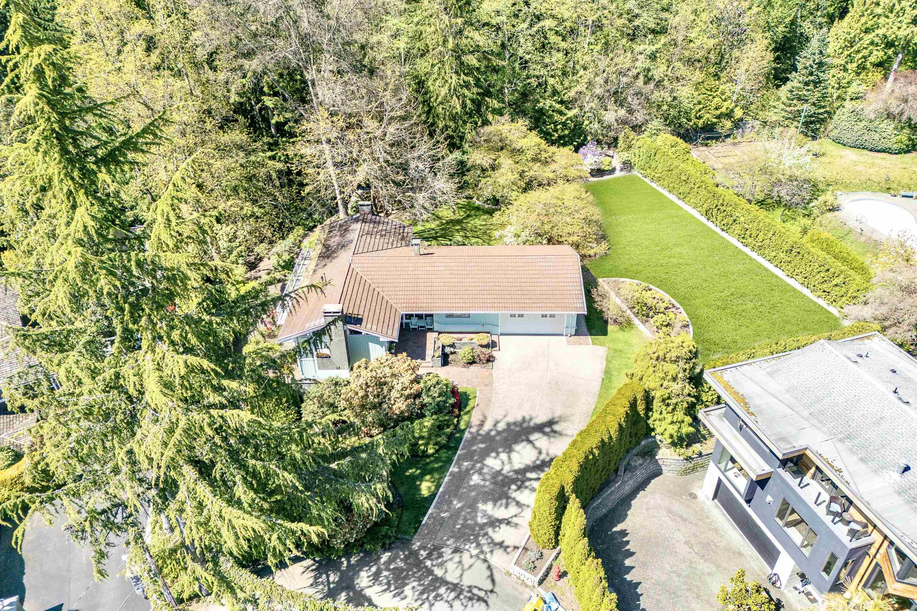 580 Granada Cres