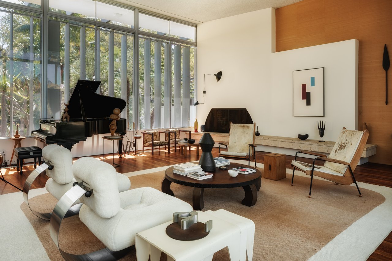1911 La Mesa Dr