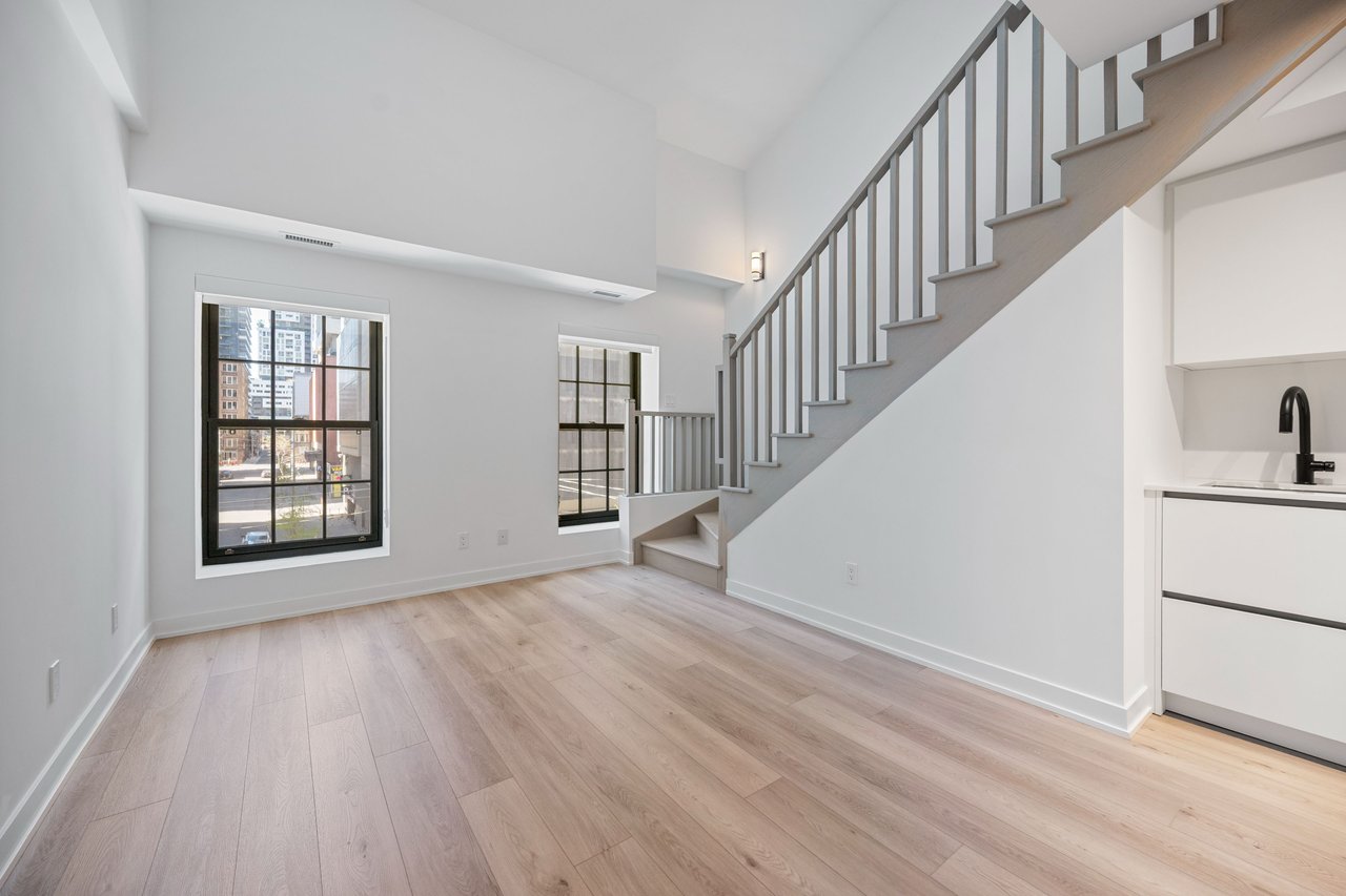 327 King Street W Unit: 306
