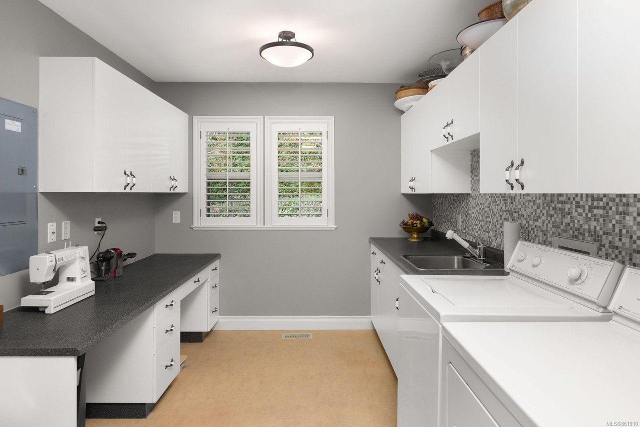 4349 Kingscote Rd, Cobble Hill