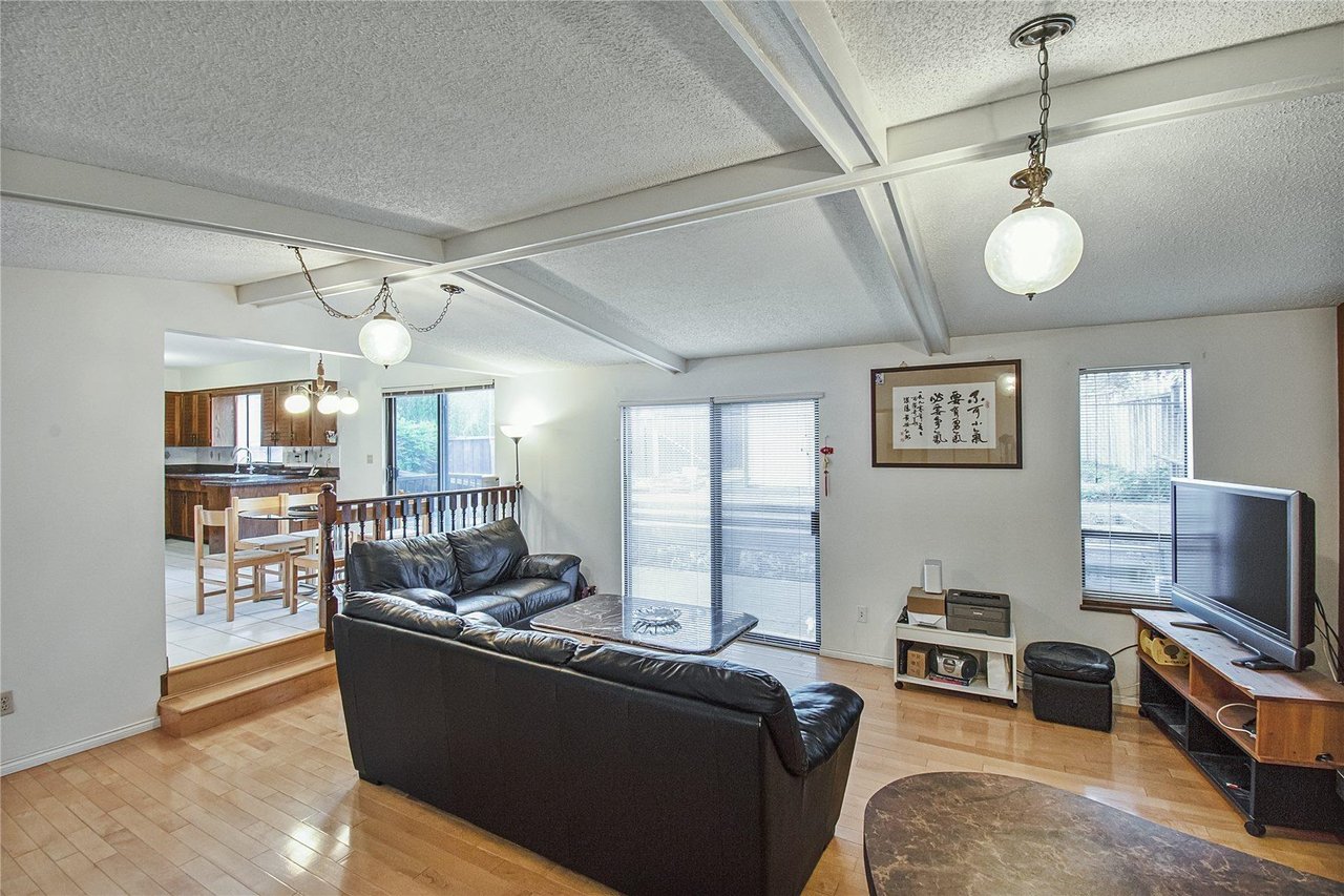 2920 Camrose Dr