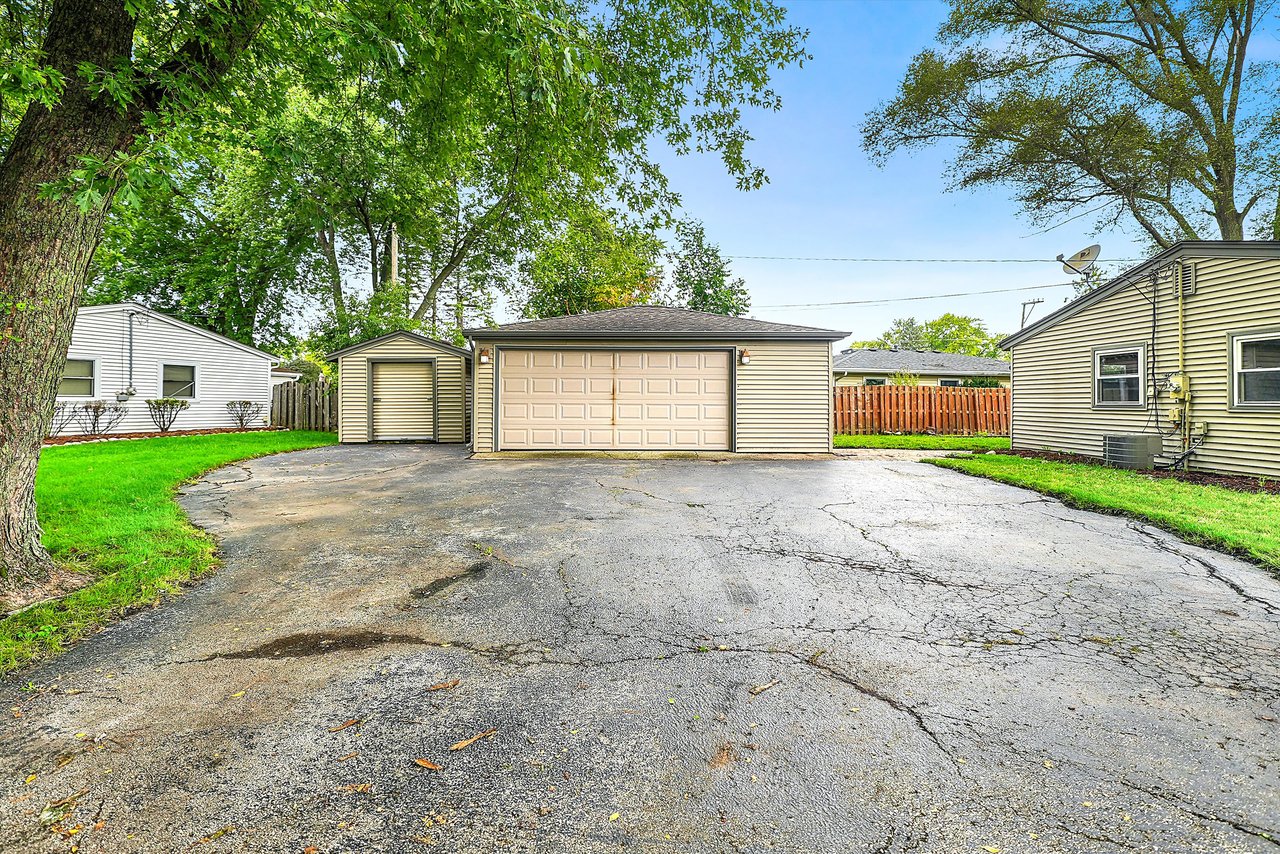 475 Larkdale Row, Wauconda, IL 60084