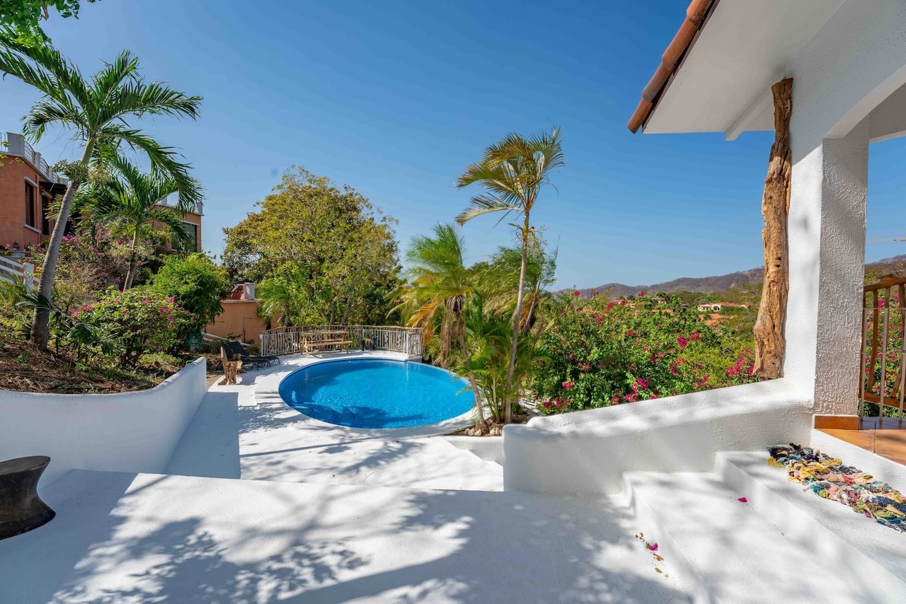 La Finca Blanca Ocean-View Home