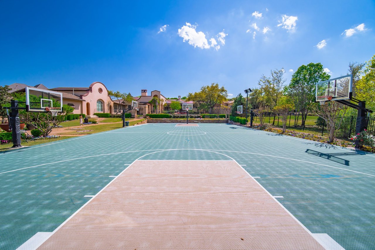 Gated Estate in Seven Oaks