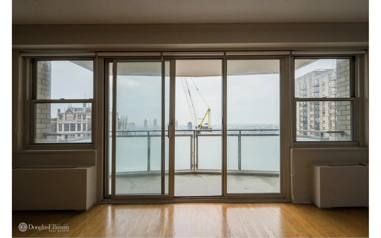 300 East 40th Street Unit: 29F