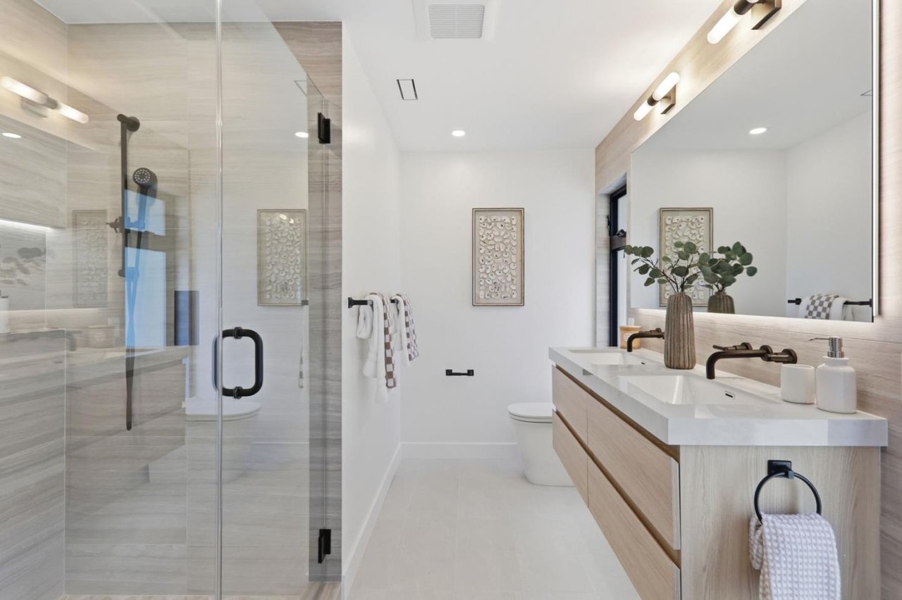 1041 Crestview Drive
