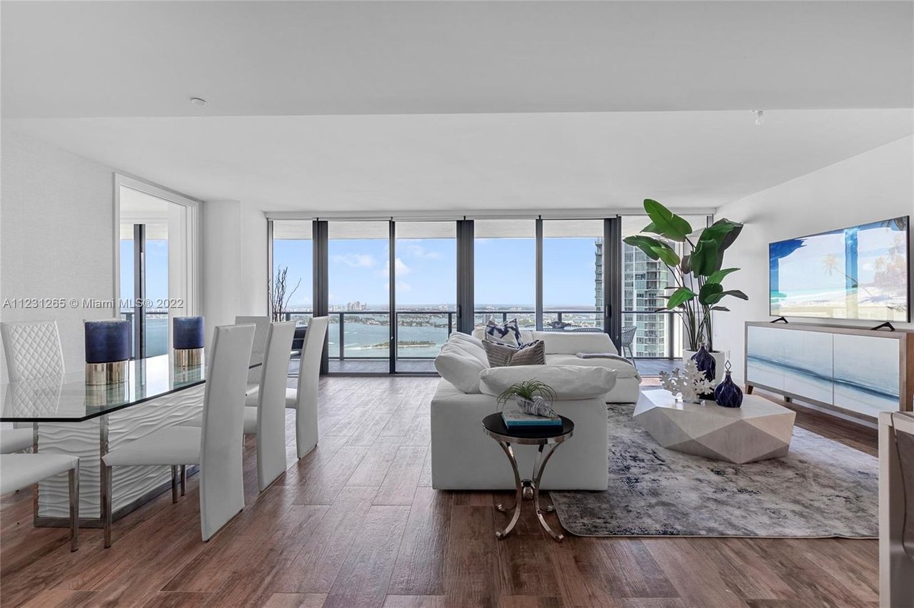 650 NE 32nd St #48064807