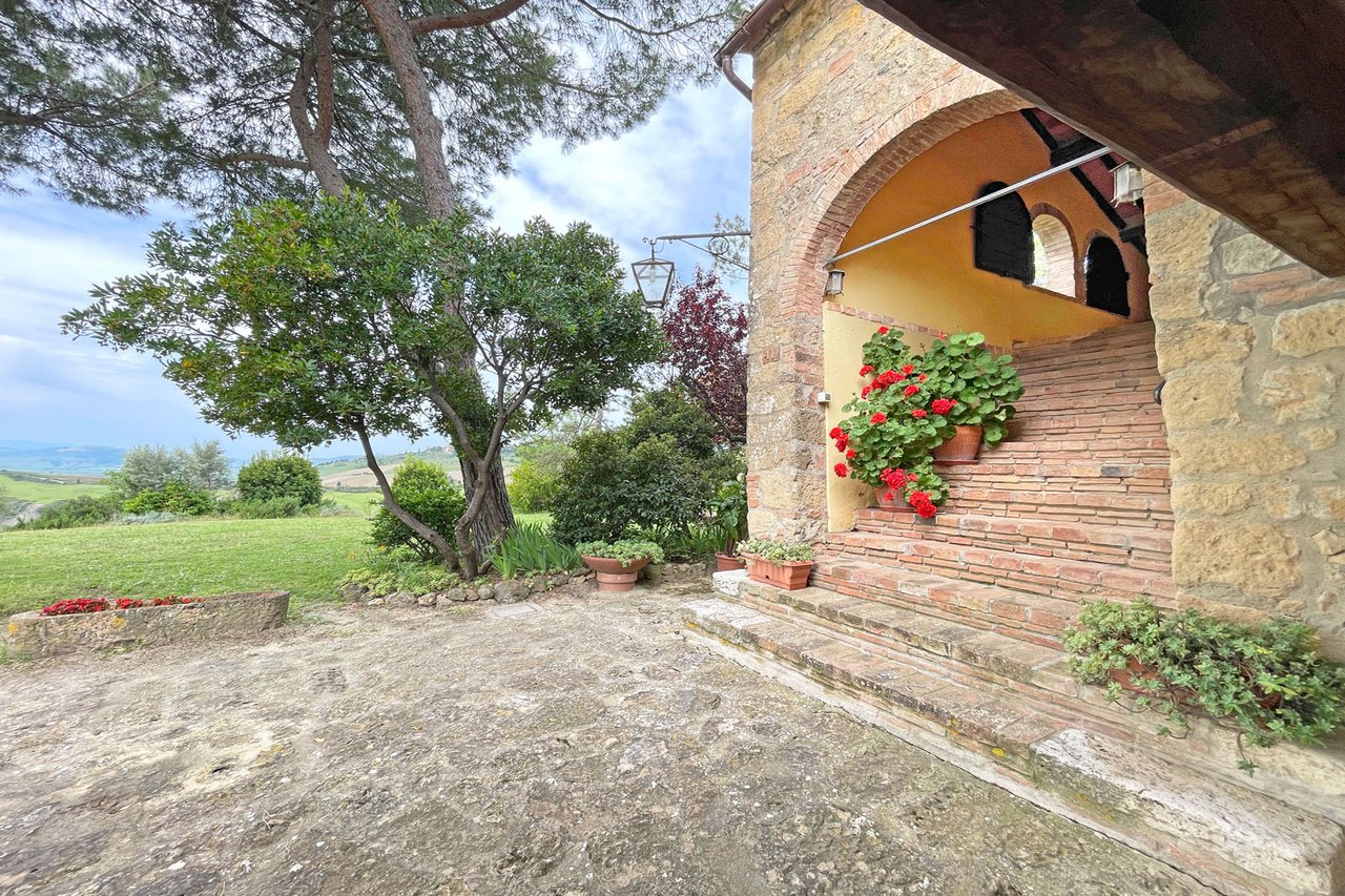 UNA FINESTRA SU PIENZA