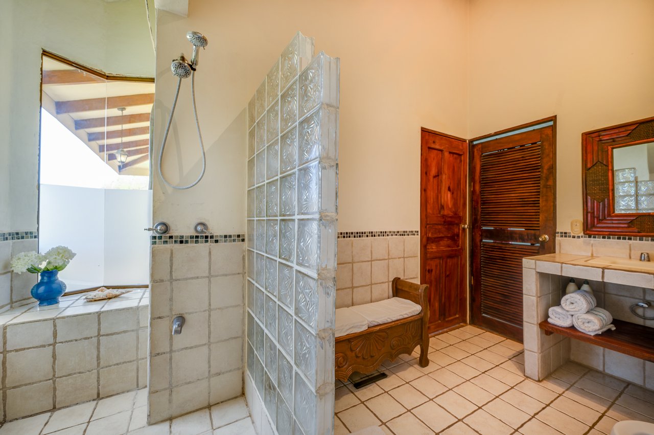 Casa Marazul | Ocean-View 5-Bedroom Home with Guest House & Infinity Pool near Playa Prieta