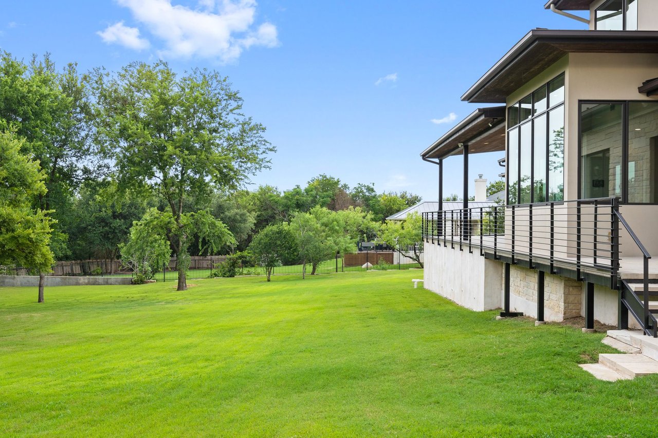 Las Lomas Contemporary