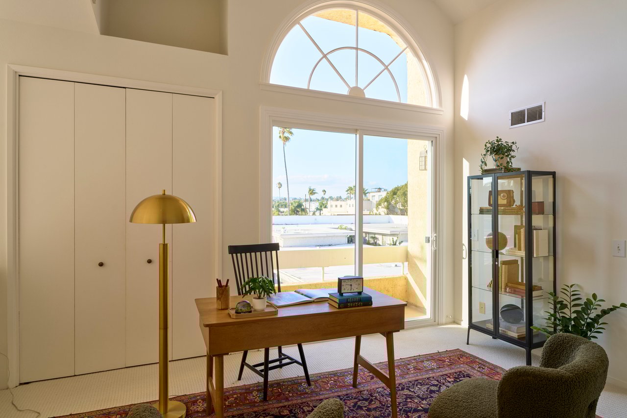 Rare Tri-Level Mar Vista Townhouse 