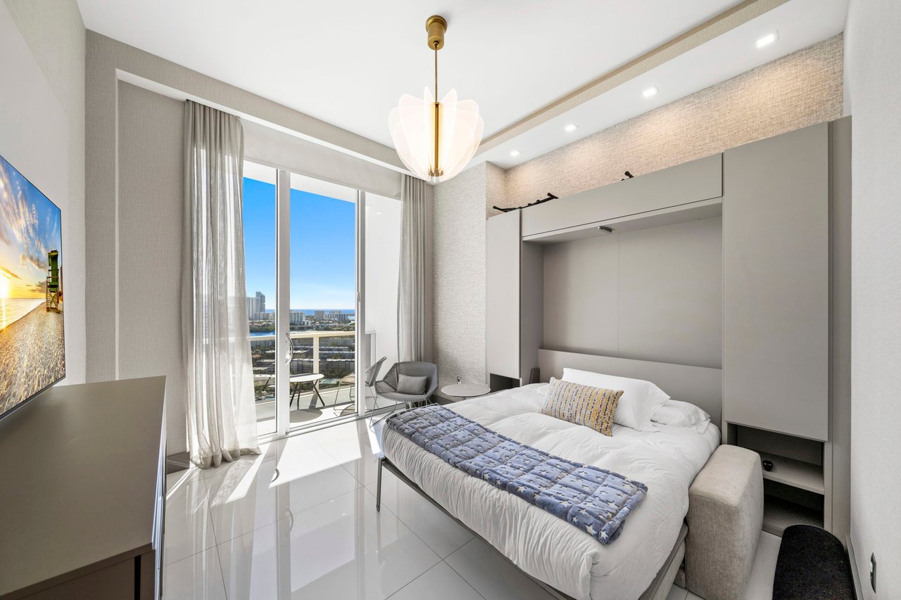 4100 Island Blvd # 1 Unit: PH-1