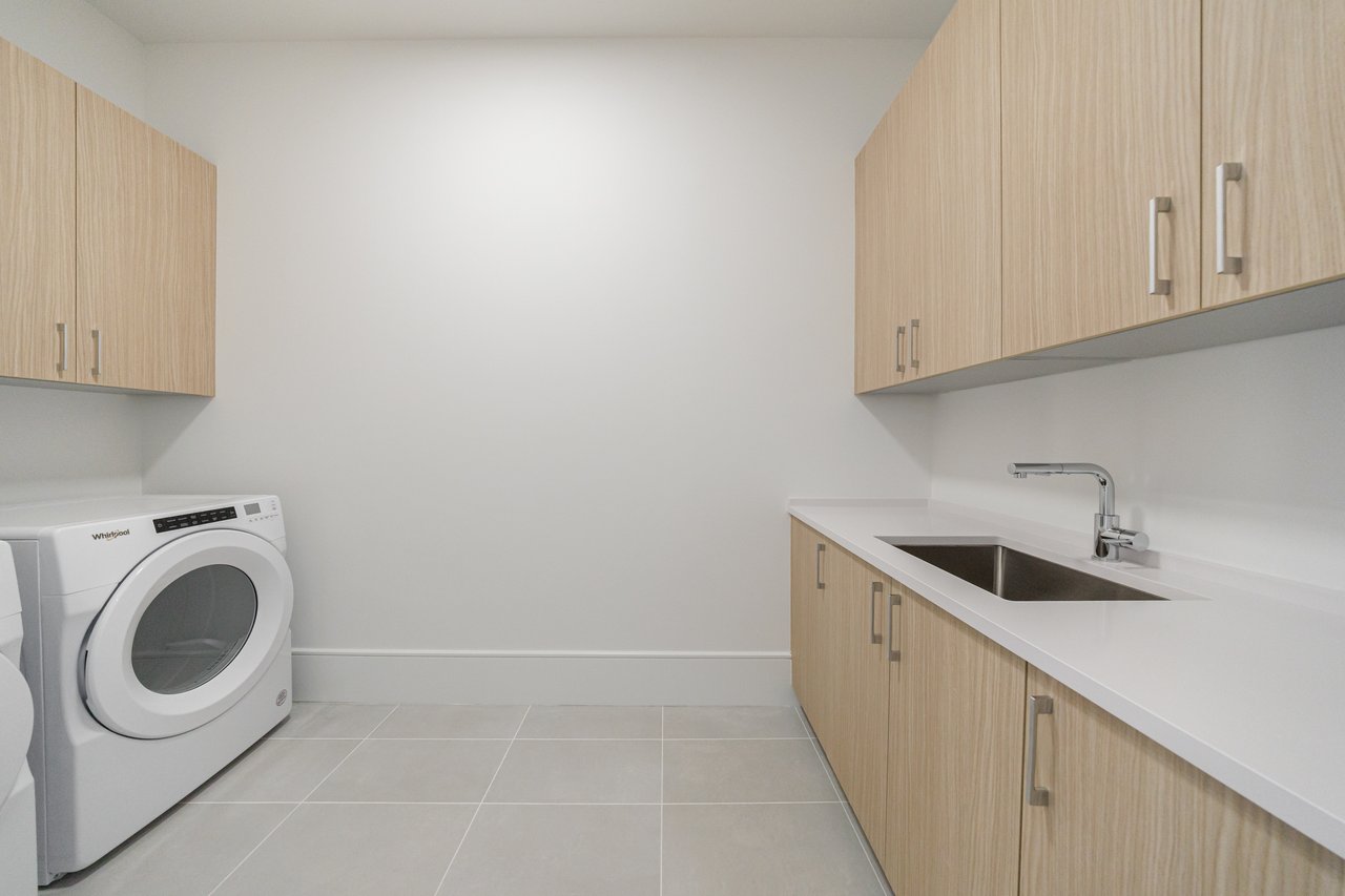 2425 Peachtree Road Unit 1806