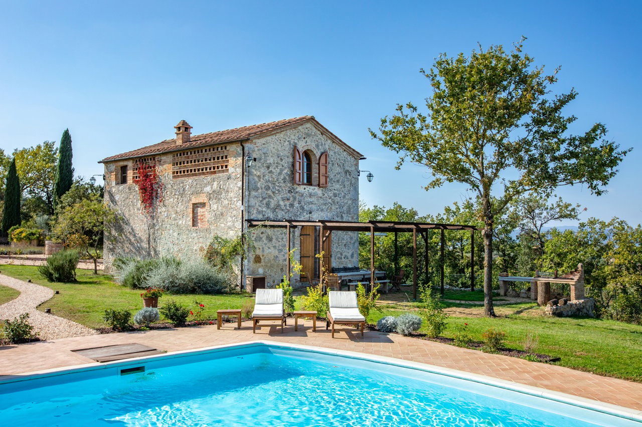 Country Luxury Home For Rent in Valdorcia