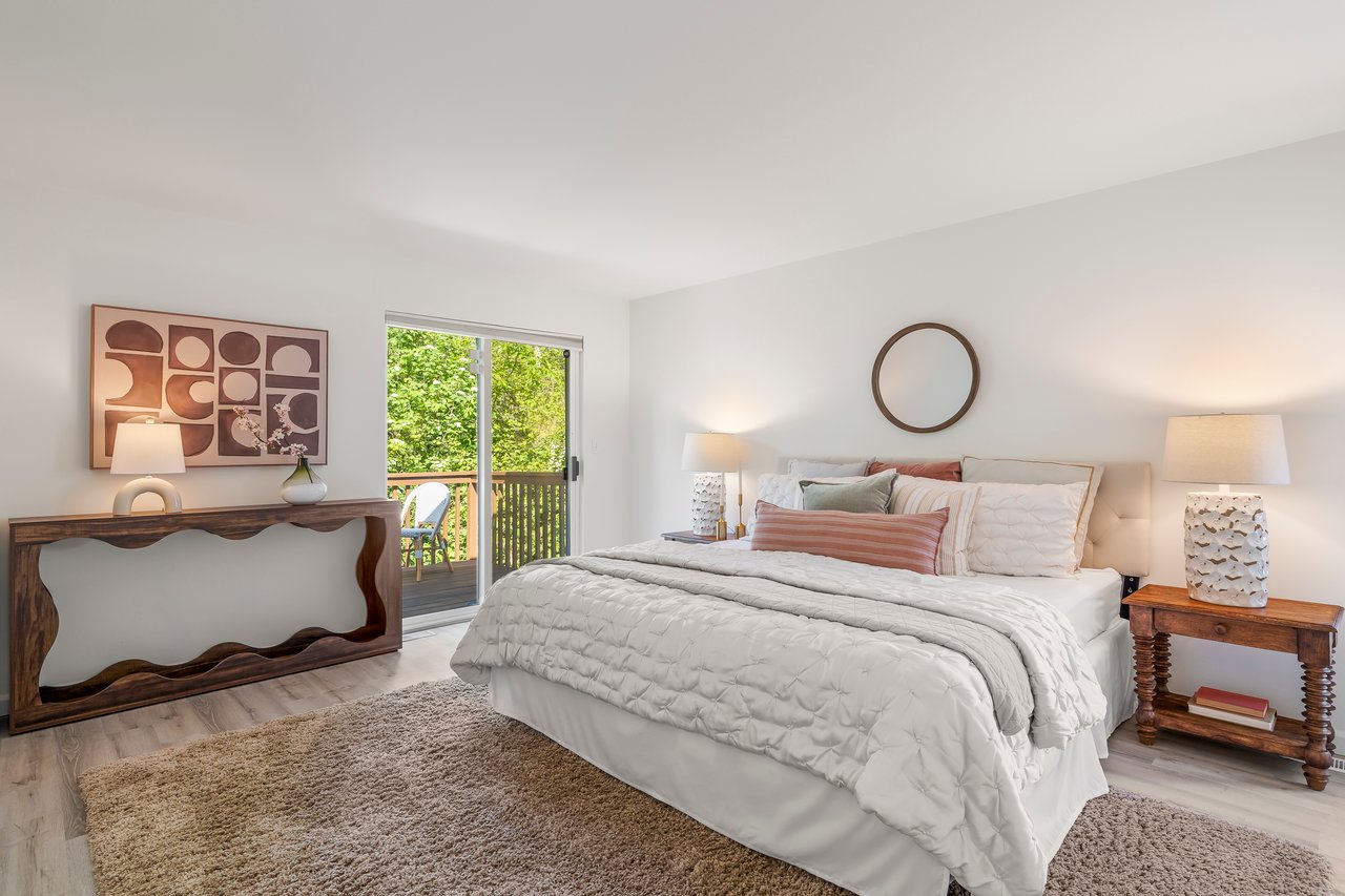 Expansive Lynnwood Living