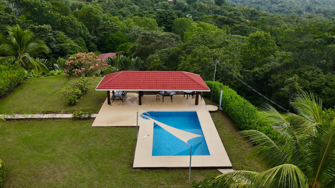 Peaceful 2-Bedroom Home in a Lush Garden in Ojochal