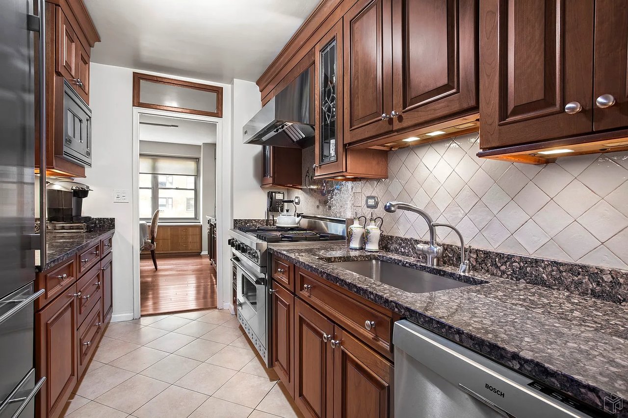 15 W 72nd St APT 6P
