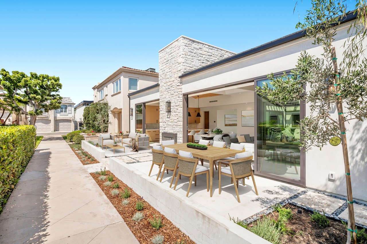 223 Via Mentone