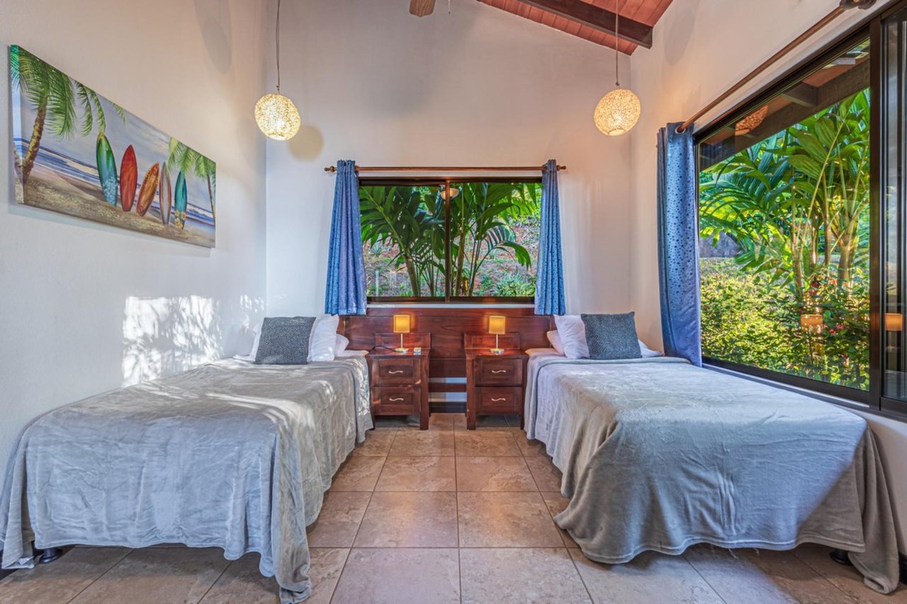 Whale Tail View Home, Dominical, Puntarenas