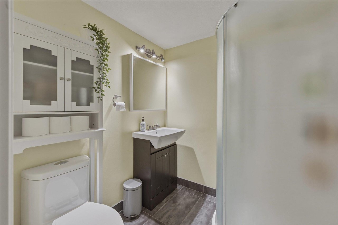 C102-40140 Willow Cres