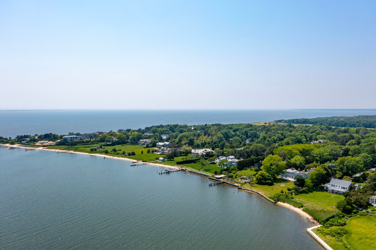 AN ELEGANT WATERFRONT ESCAPE