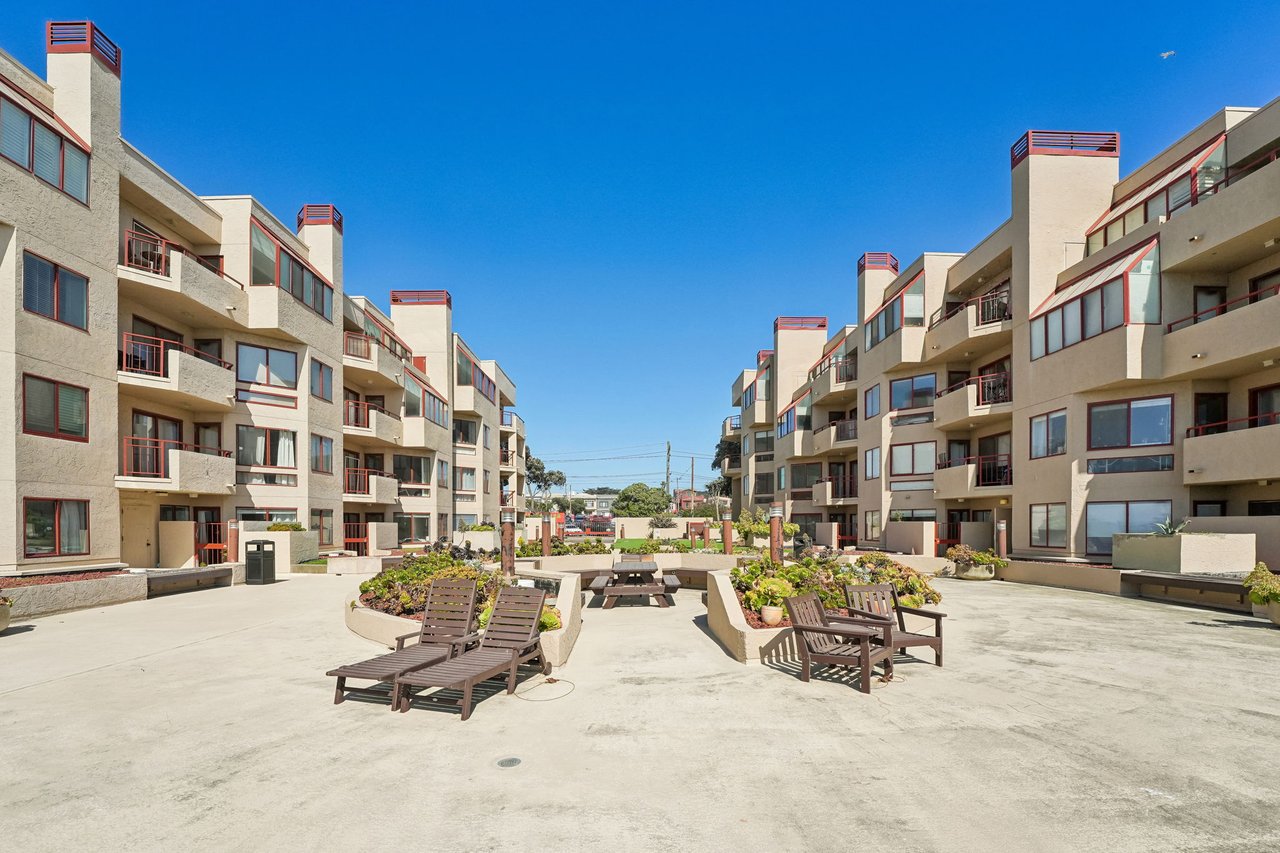 875 La Playa St