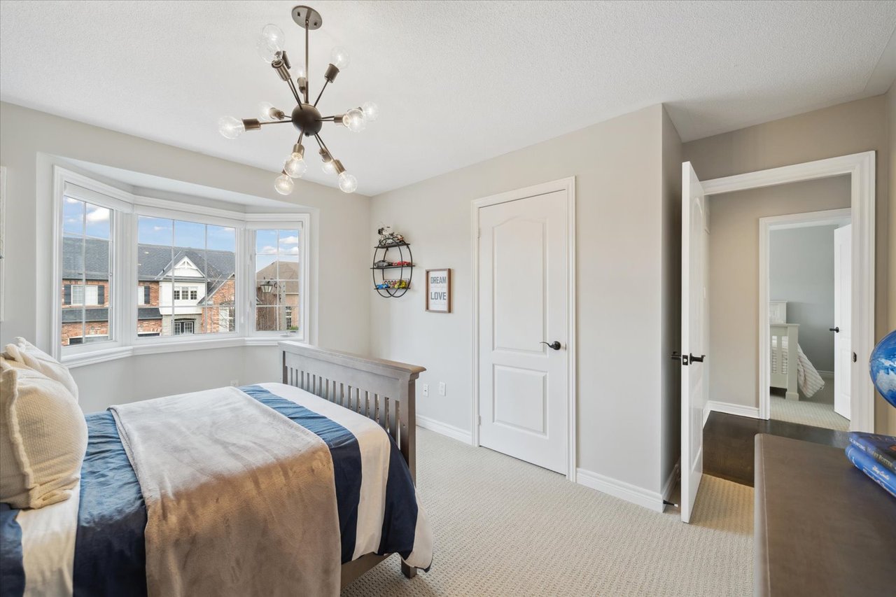 32 Maplebank Cres