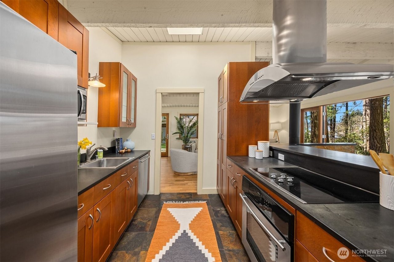 5551 NE Fletcher Landing