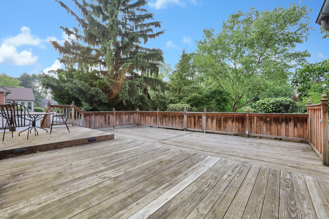 2560 CHARTWELL RD, UPPER ARLINGTON, OH 43220