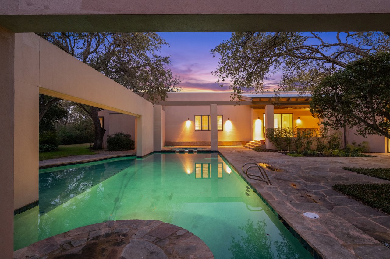 One of a Kind in West Lake Hills