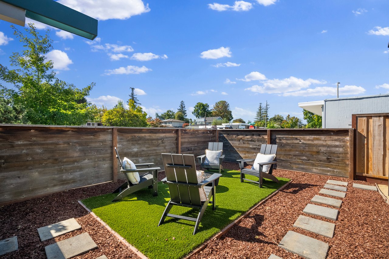 1464 Kingfisher Way