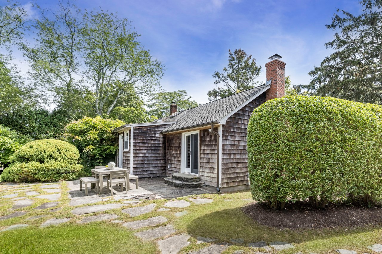 11 Cove Ave E, Sag Harbor