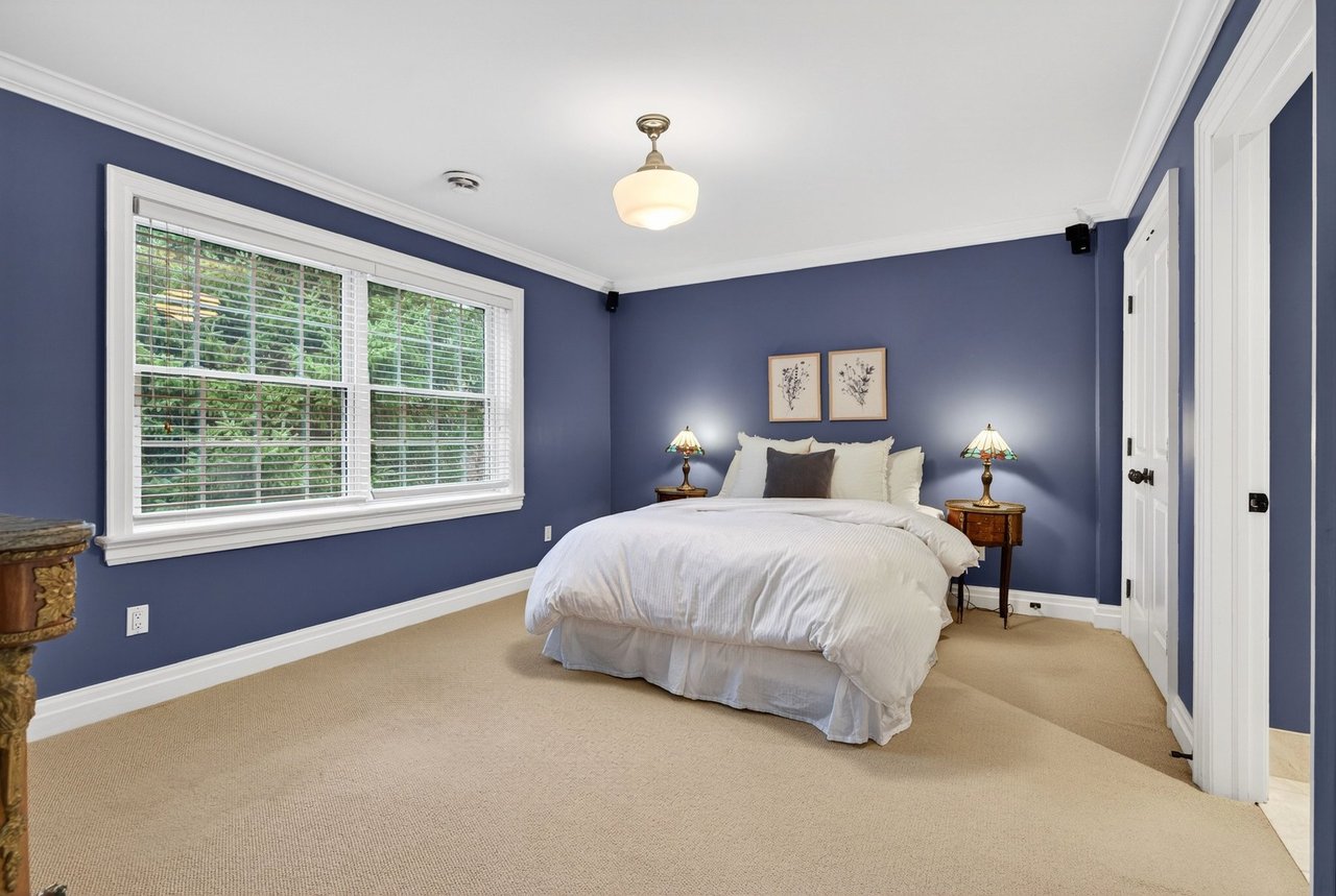  Aldershot Lakeside Elegance