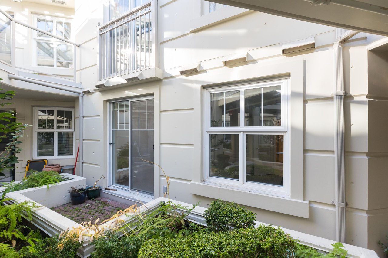 203-4542 W 10th Ave